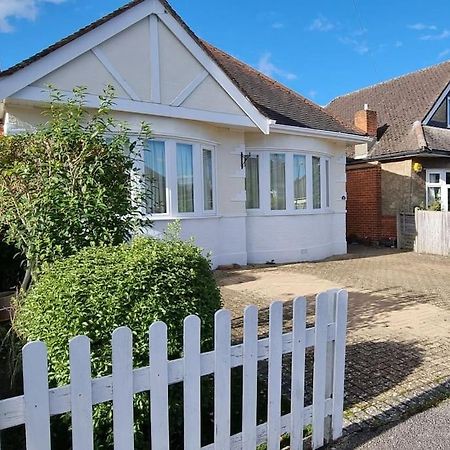 Cosy Bournemouth Bungalow Ferndown Exterior foto